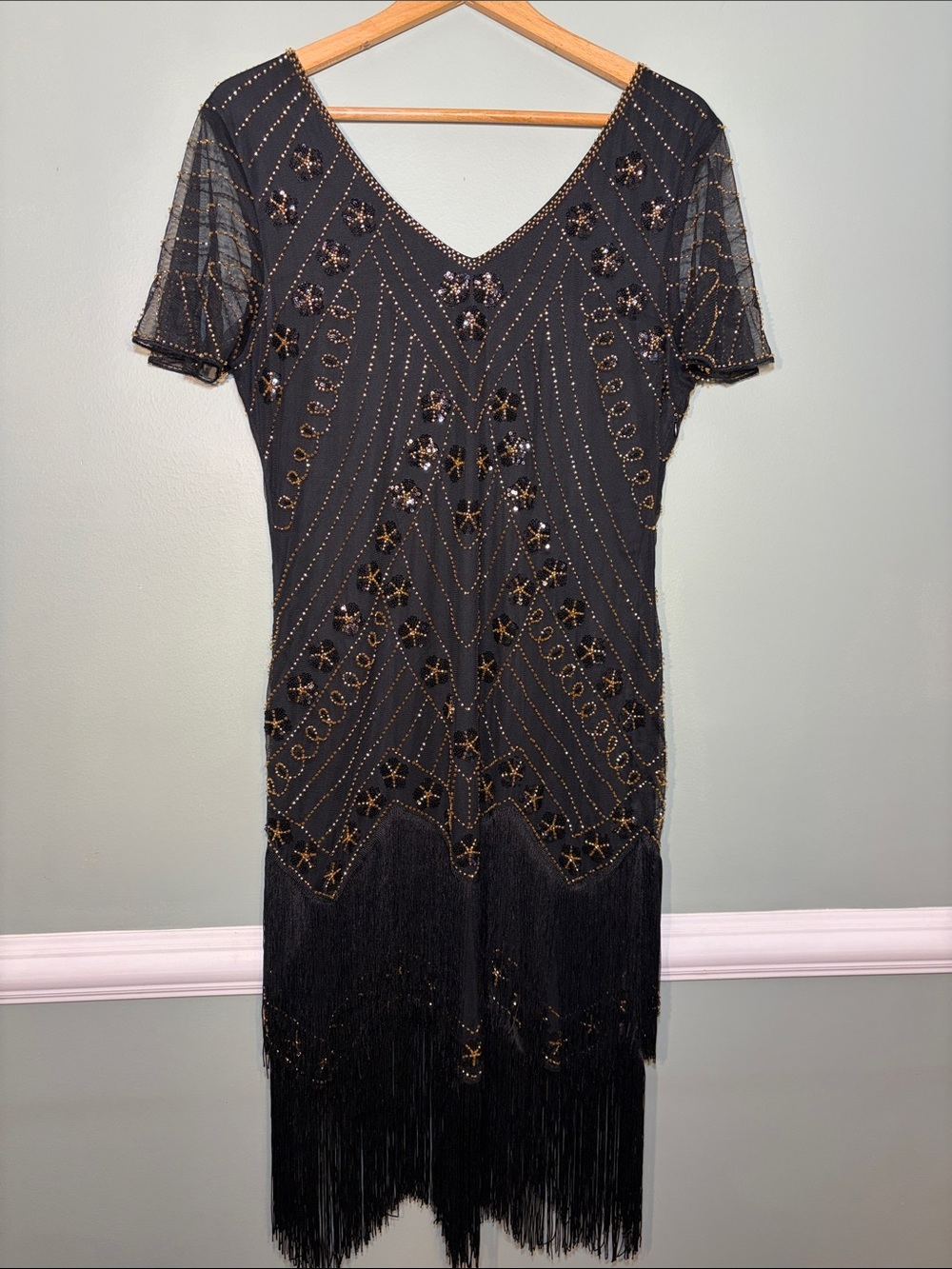 Yessa Size XL 1920s Flapper Style Black & Gold Beaded Fringe V-Neck Dress